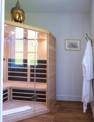 Chateau de Crespy & Suites Hotel in Bourgogne-Franche-Comté