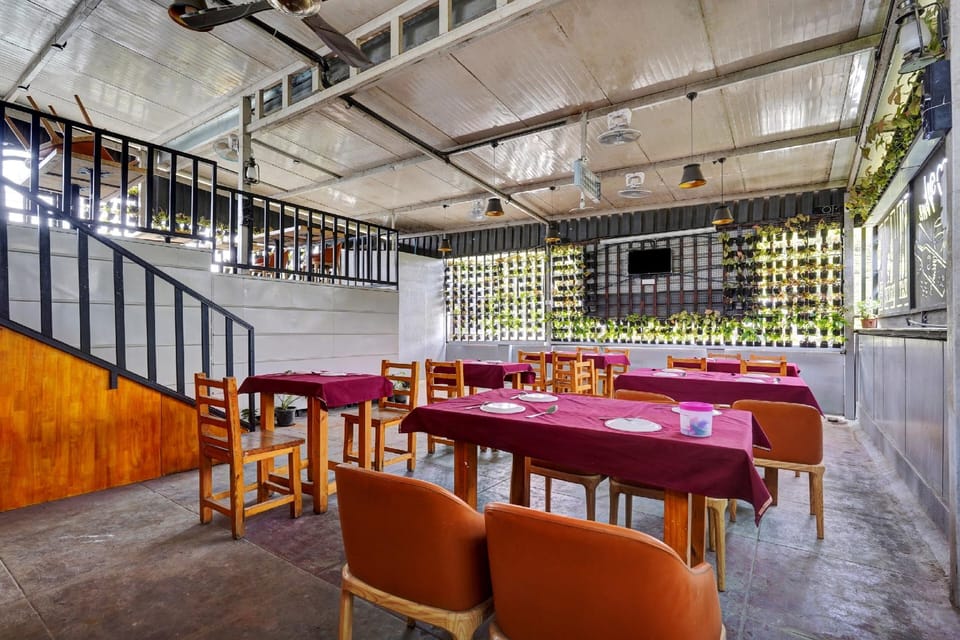 SPOT ON Canton Lodging And Boarding Hotel in Bengaluru