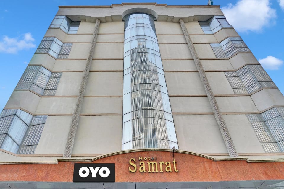 OYO Flagship 810914 Hotel Samrat Hotel in Vijayawada
