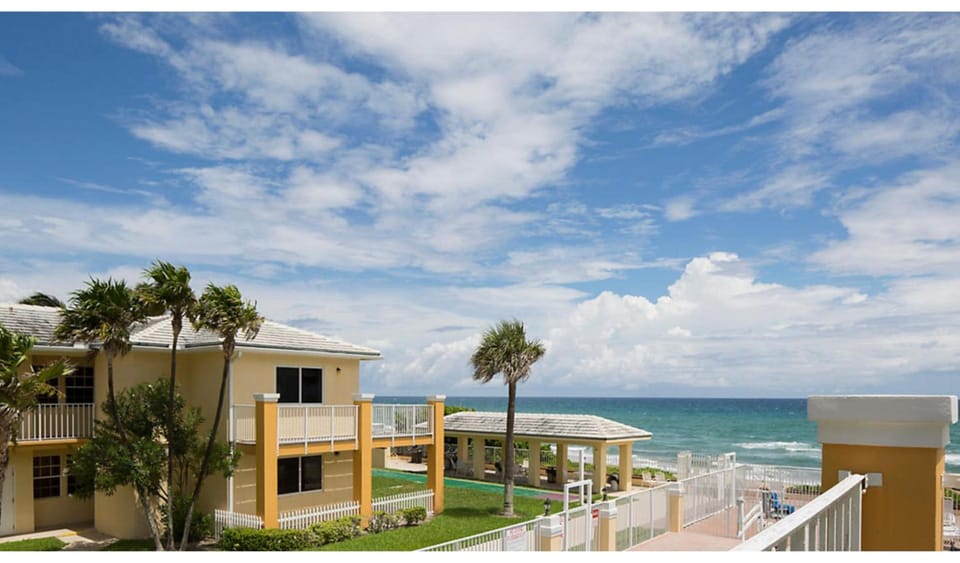 Gulfstream Manor Resort in Gulf Stream