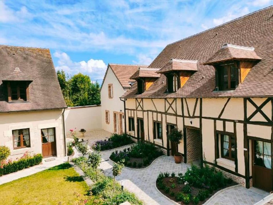 La Chaumiere Hotel in Centre-Val de Loire