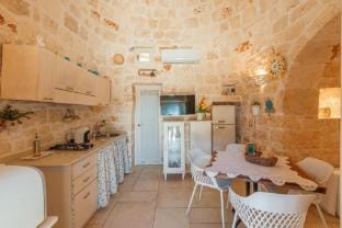 Trullo Milù with Private Pool by Apuliarentals Hotel in Province of Taranto