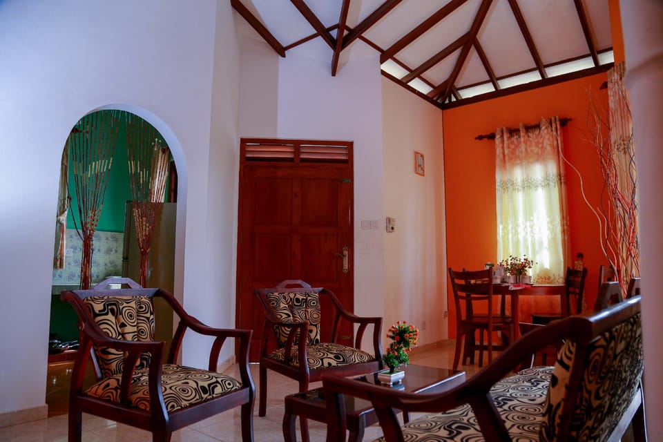 Cinnamon City Hotel in Hikkaduwa