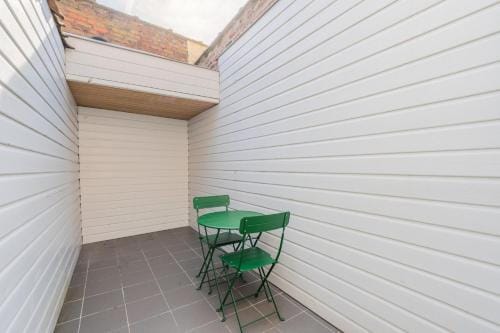 Renovated 3 bedroom house with terrace Hotel in Flanders
