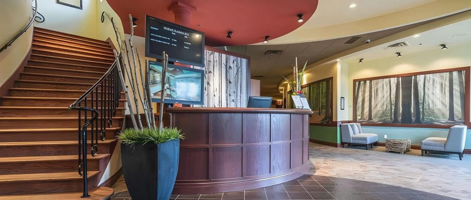 Hotel Rive Gauche Hotel in Mont-Saint-Hilaire