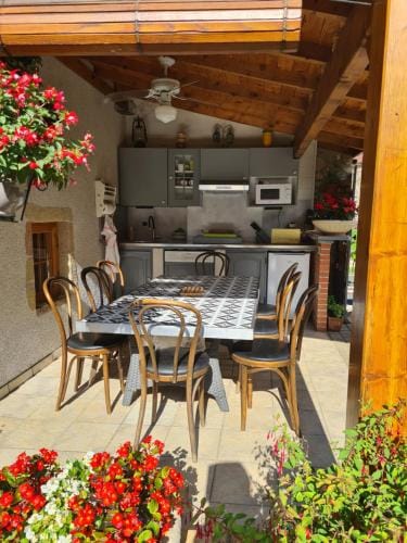 Le clos fleuri Hotel in Auvergne-Rhône-Alpes