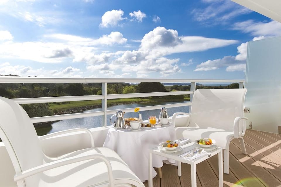 MIRAMAR CROUESTY HOTEL Hotel in Arzon