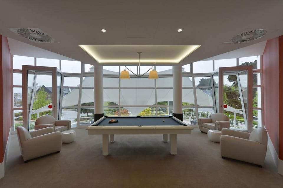 MIRAMAR CROUESTY HOTEL Hotel in Arzon