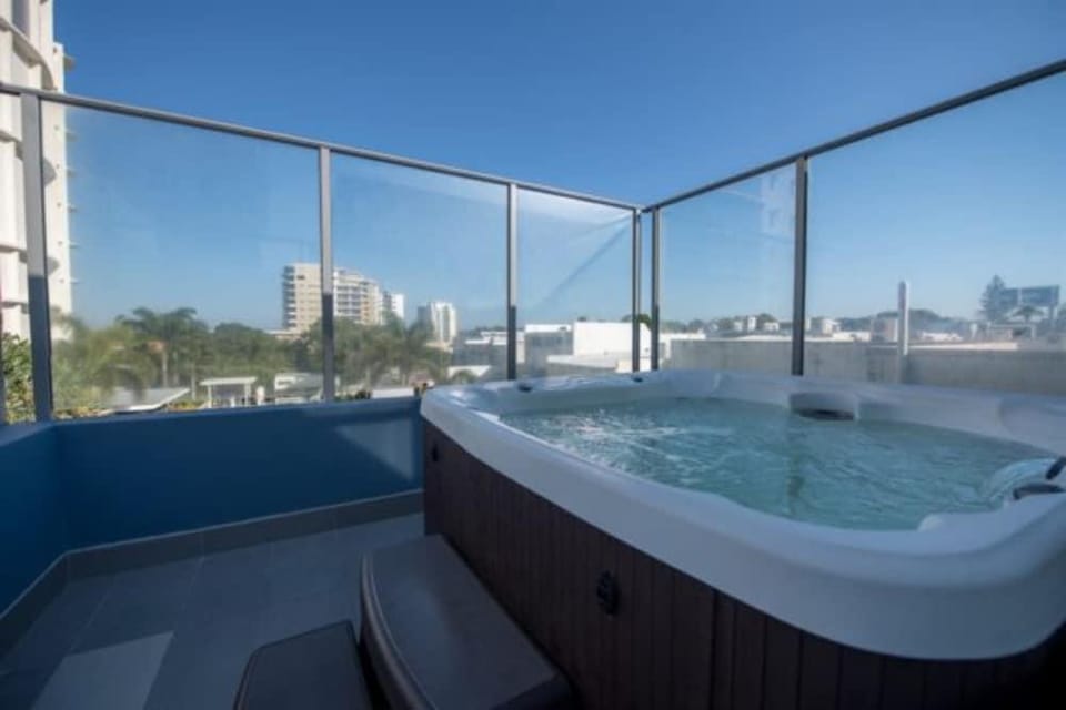 Centrepoint Holiday Apartments Hotel in Golden Beach