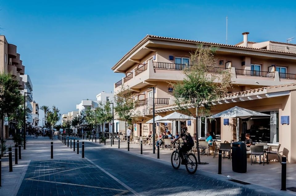 Hostal Residencia Voramar Hotel in Es Pujols