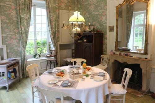 Chateau de Grandval - Sainte Mere Eglise Hotel in Normandy