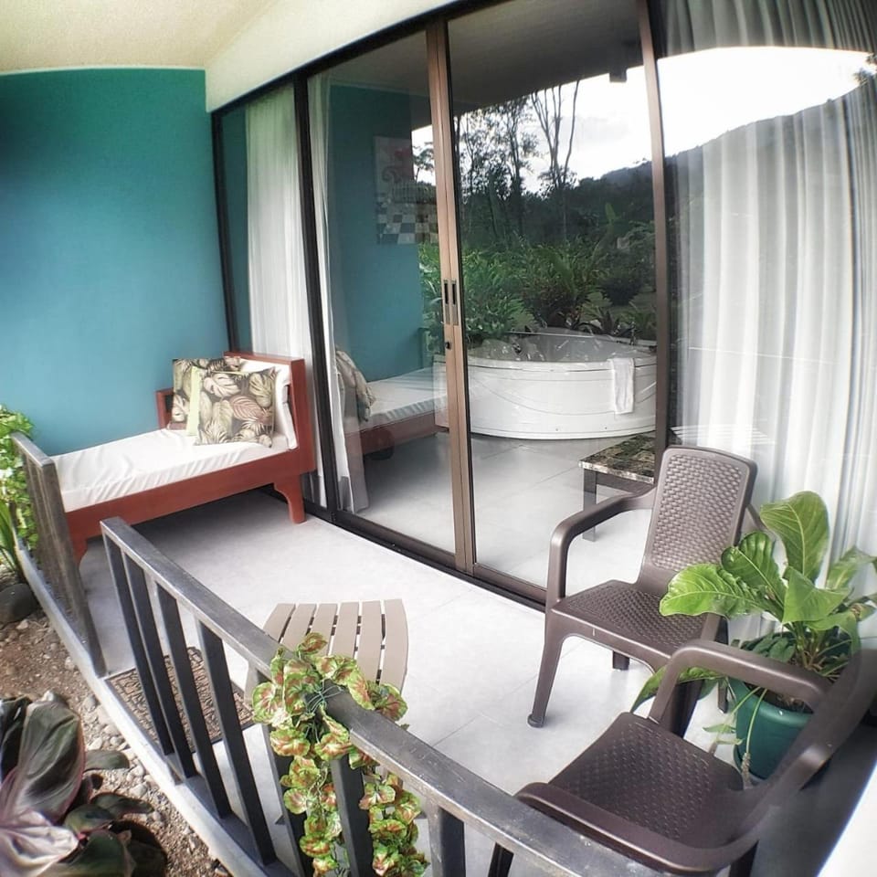 Yellow Tree Suites Hotel in Alajuela Province