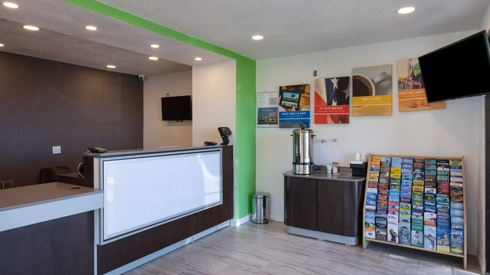 Motel 6 & Studio 6 Barstow Hotel in Barstow