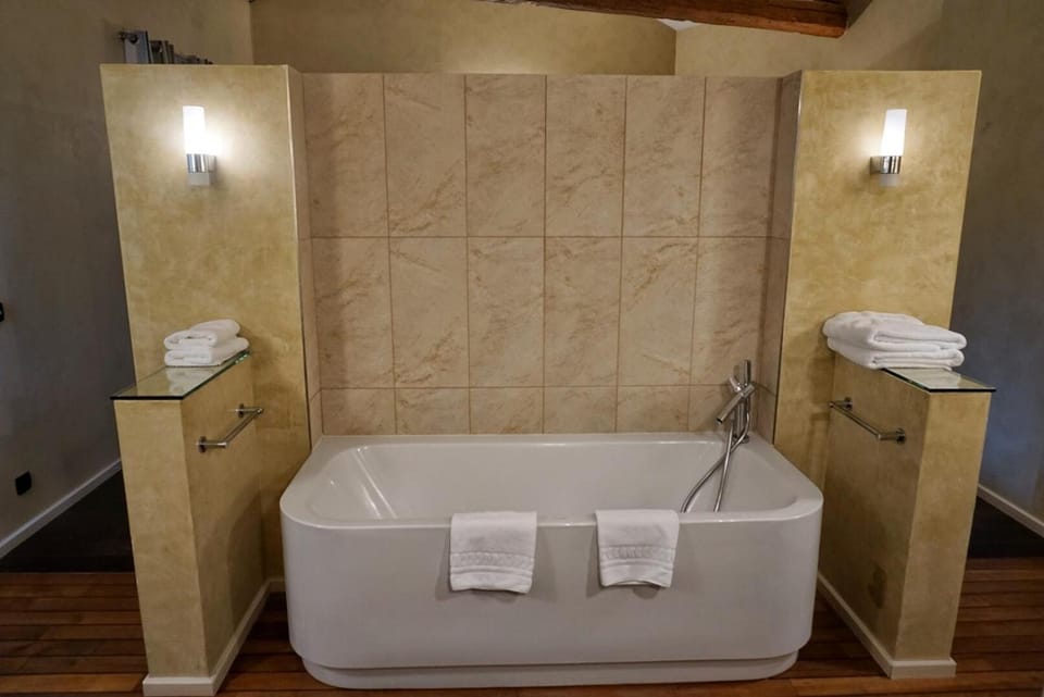 Hotel & Restaurants - Maison Chabran Hotel in Provence-Alpes-Côte d'Azur