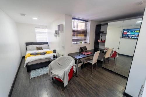 Modern cosy studio available Hotel in Birmingham
