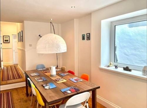 *Family Home in Mumbles. Close to the Beach* Hotel in The Mumbles