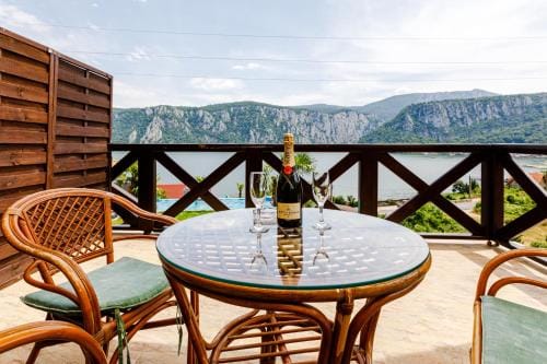 Pensiunea Decebal Resort - Cazanele Dunarii Hotel in Serbia