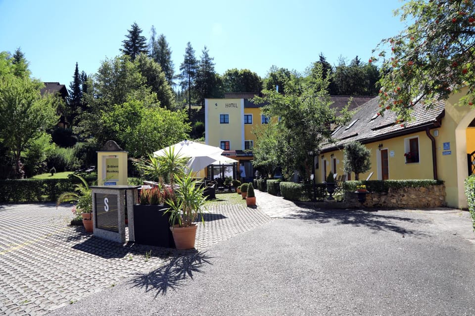 Hotel Schlossresidenz Heitzenhofen Hotel in Bavaria