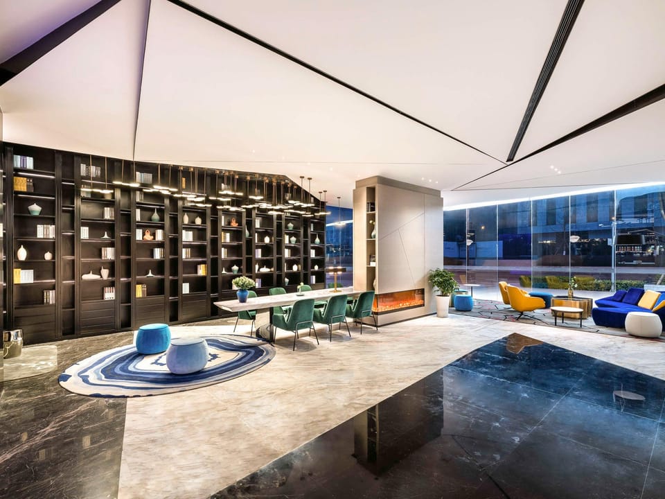 LAKESIDE MYRARE HOTEL Hotel in Chengdu