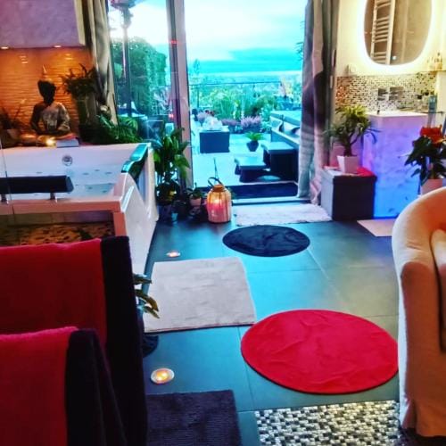 Spa de la Lune - Private love room suite with terrace and view - Air Conditioned- Double jacuzzi - S Hotel in Île-de-France
