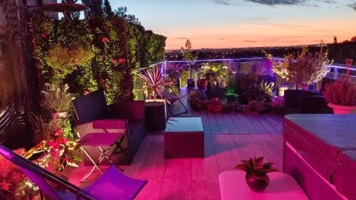Spa de la Lune - Private love room suite with terrace and view - Air Conditioned- Double jacuzzi - S Hotel in Île-de-France