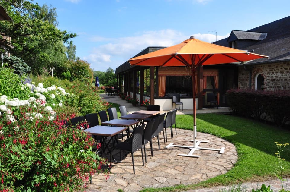 Logis Hotel Restaurant Relais Du Gue De Selle Hotel in Normandy