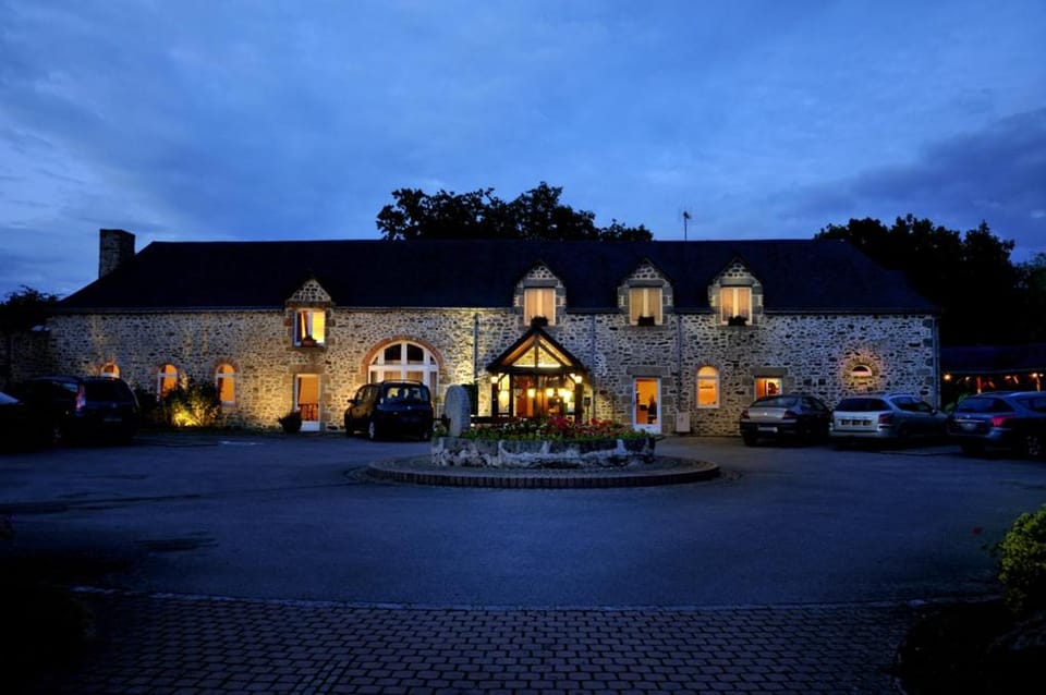 Logis Hotel Restaurant Relais Du Gue De Selle Hotel in Normandy