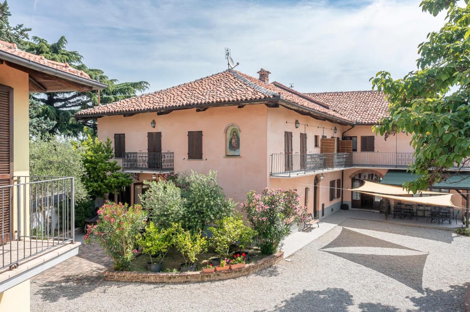 Agriturismo Cantine Bevione - Family Apartments with panoramic view Hotel in Liguria