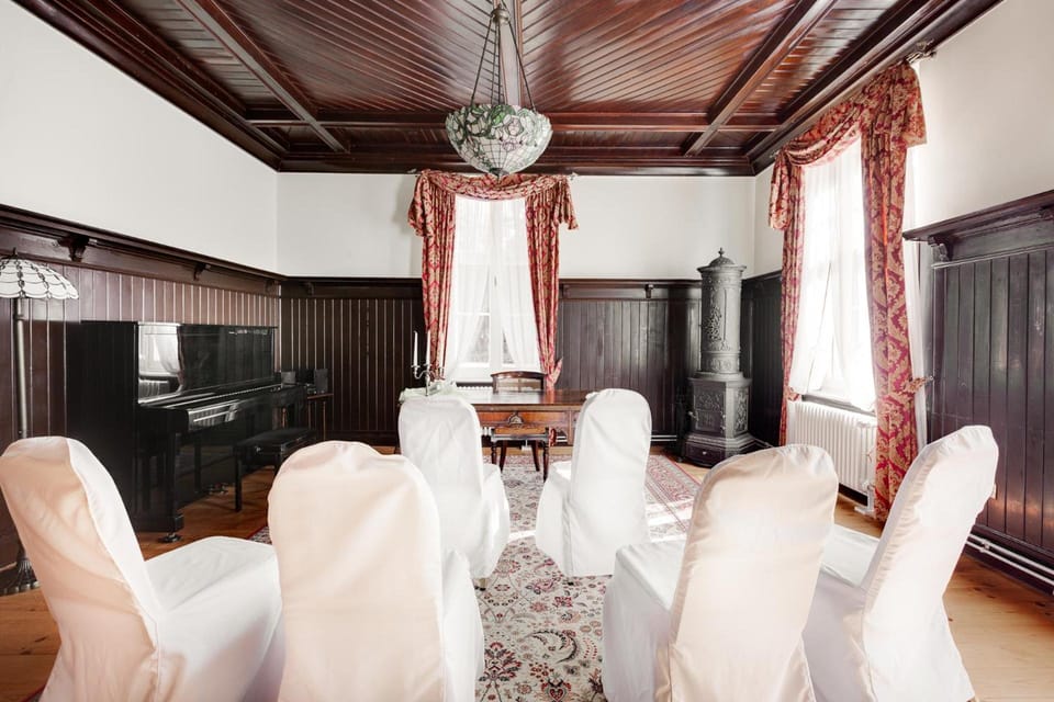 Banquet hall