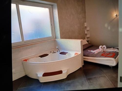 Amos Port-Suite Hotel in Civitavecchia