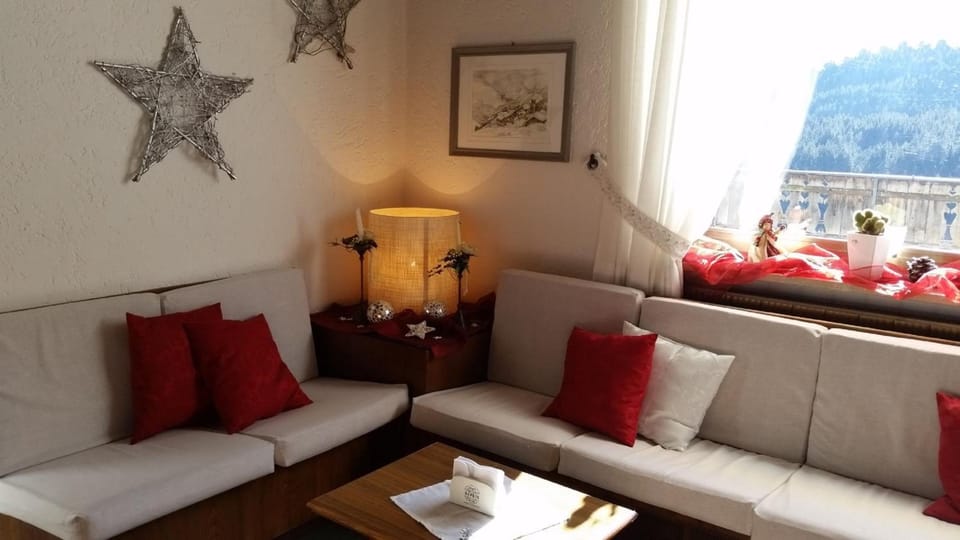 Shared lounge/TV area