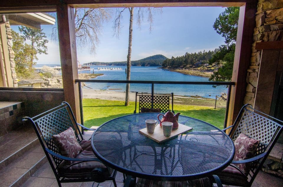 Galiano Oceanfront Inn & Spa Hotel in Galiano Island