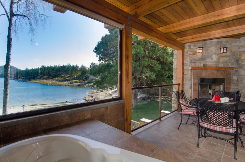 Galiano Oceanfront Inn & Spa Hotel in Galiano Island