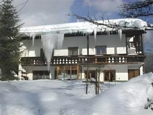 Gastehaus Brandnerhof Inn in Mittenwald