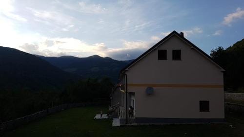 Guest House Trojani Hotel in Montenegro