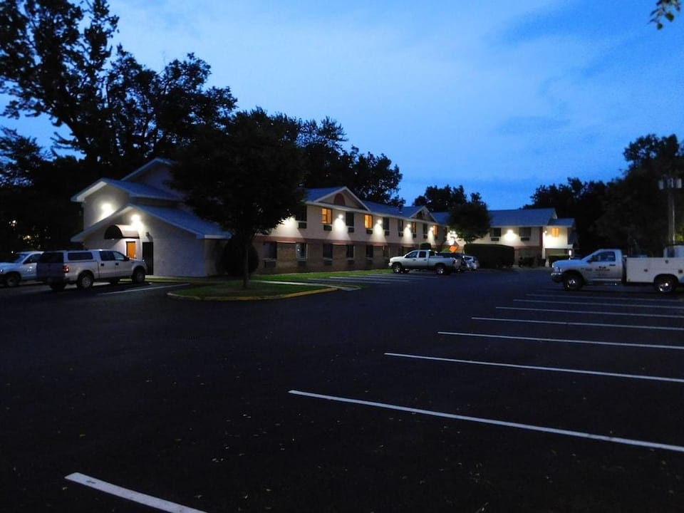 Super 8 By Wyndham Brattleboro Hotel in Brattleboro