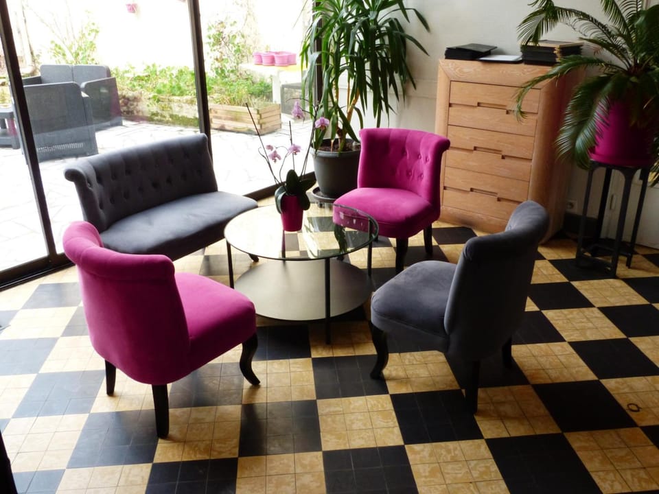 Logis Hotel Au Croissant Hotel in Centre-Val de Loire