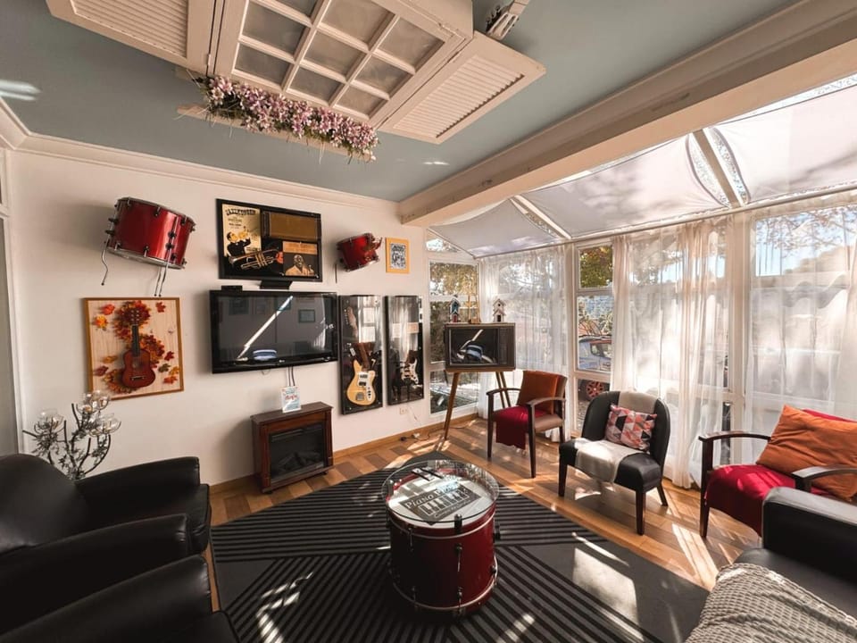 Shared lounge/TV area