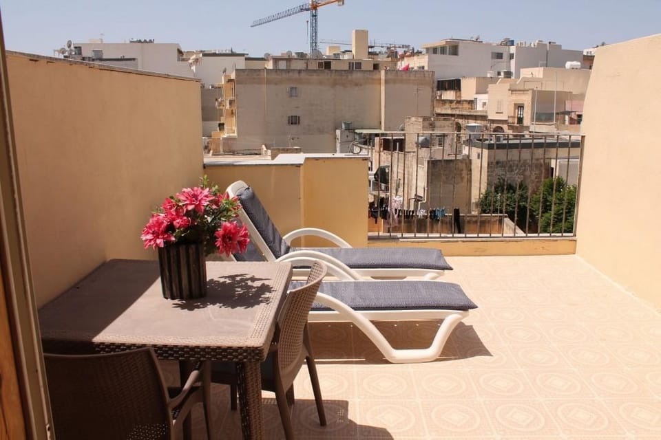 Spinola Bay Apartment Hotel in Saint Julians