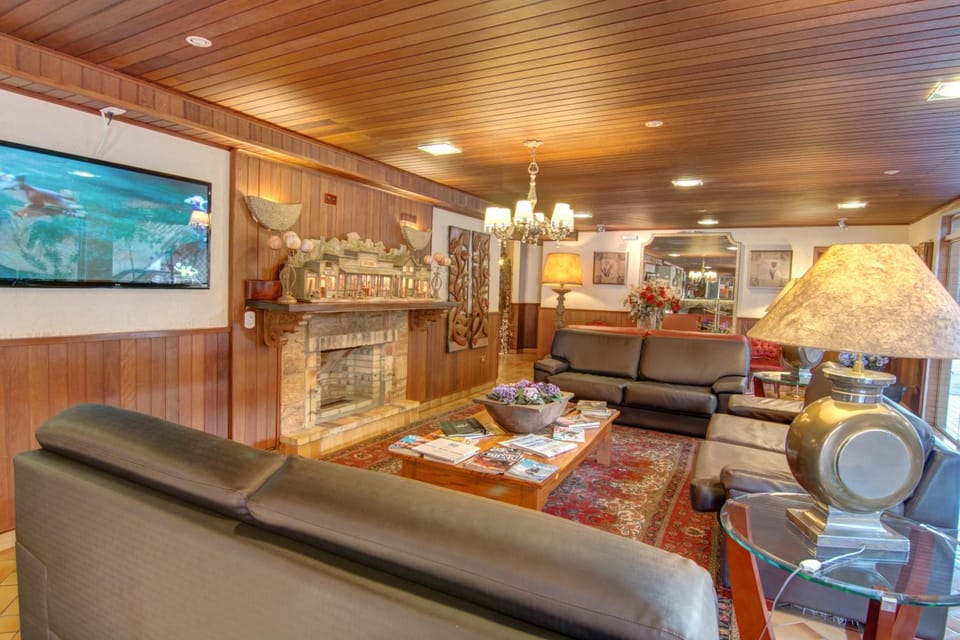 Shared lounge/TV area