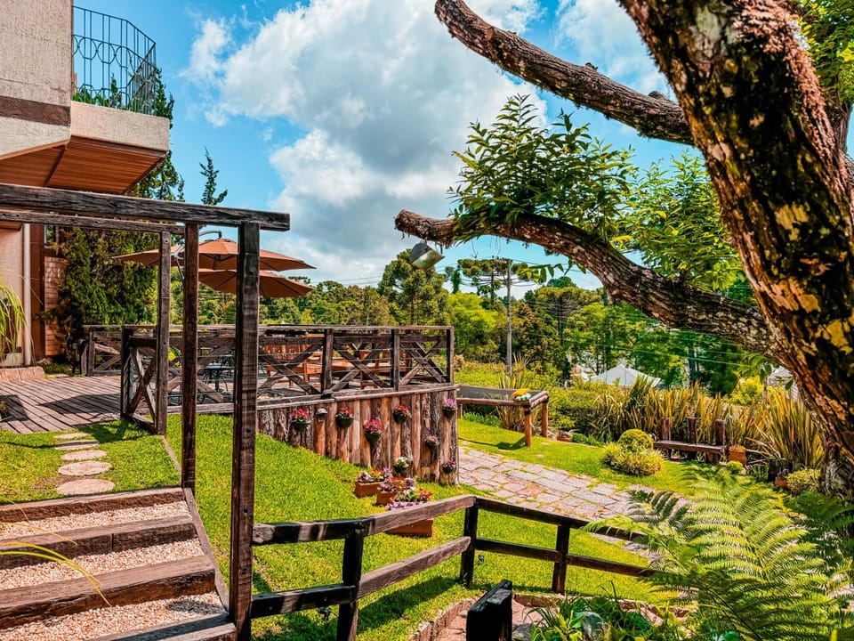 Pousada Victoria Villa By Nacional Inn - A 800 metros da Vila Capivari Inn in Campos do Jordão
