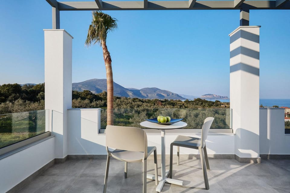 Quattro Luxury Boutique Suites Hotel in Islands