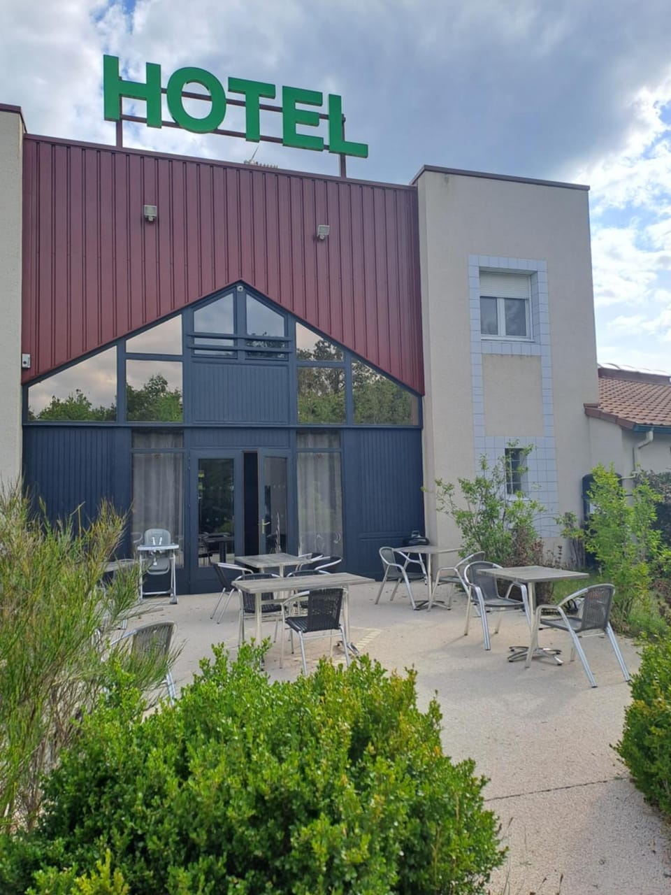 Hotel Le Grand Chene Hotel in Centre-Val de Loire