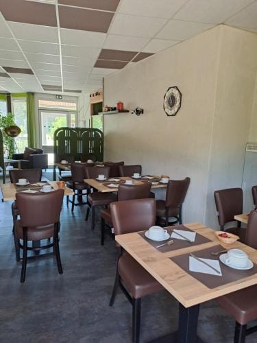 Hotel Le Grand Chene Hotel in Centre-Val de Loire