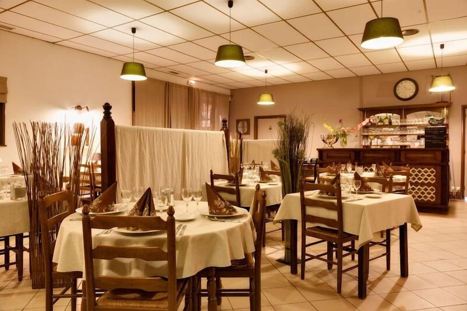 LOGIS - Auberge Du Colombier Hotel in Hauts-de-France