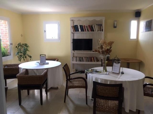 Shared lounge/TV area