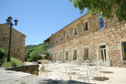 Logis Hotel Restaurant Le Domaine de l'Eau Vive Hotel in Provence-Alpes-Côte d'Azur