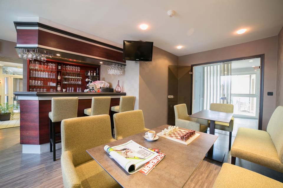 Shared lounge/TV area