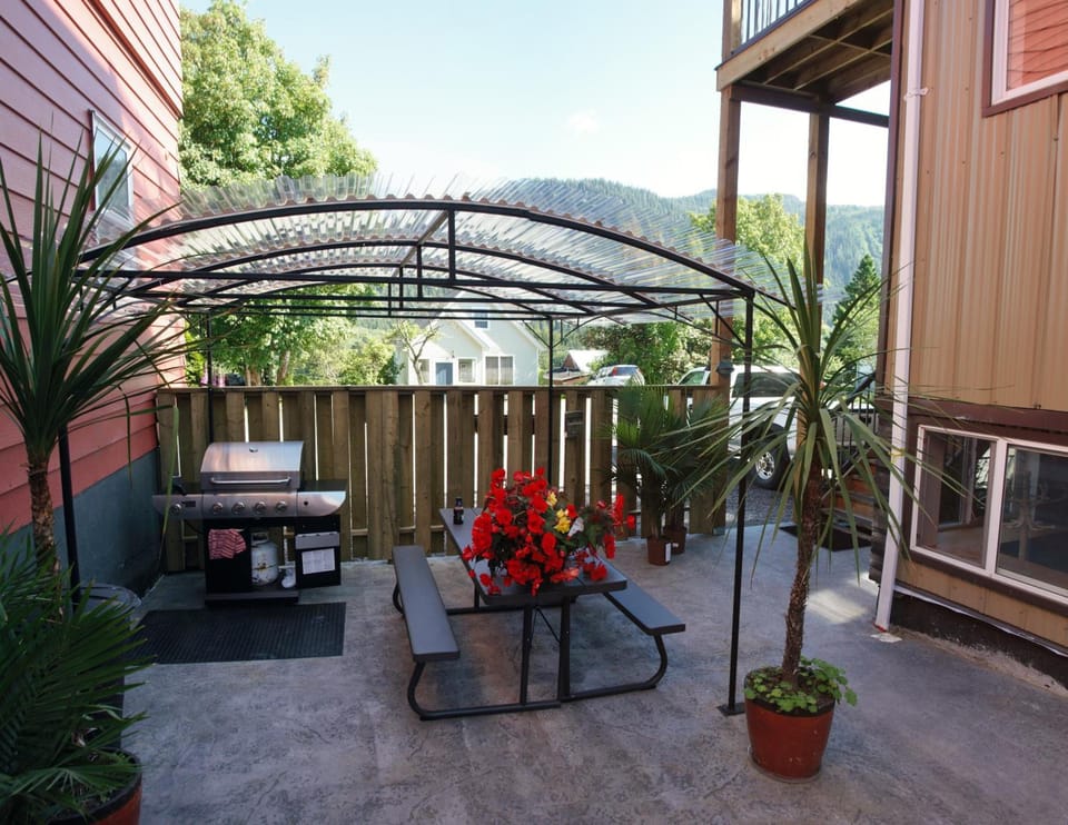 Black Rooster Guesthouse Hotel in Prince Rupert