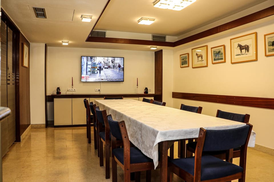 Shared lounge/TV area